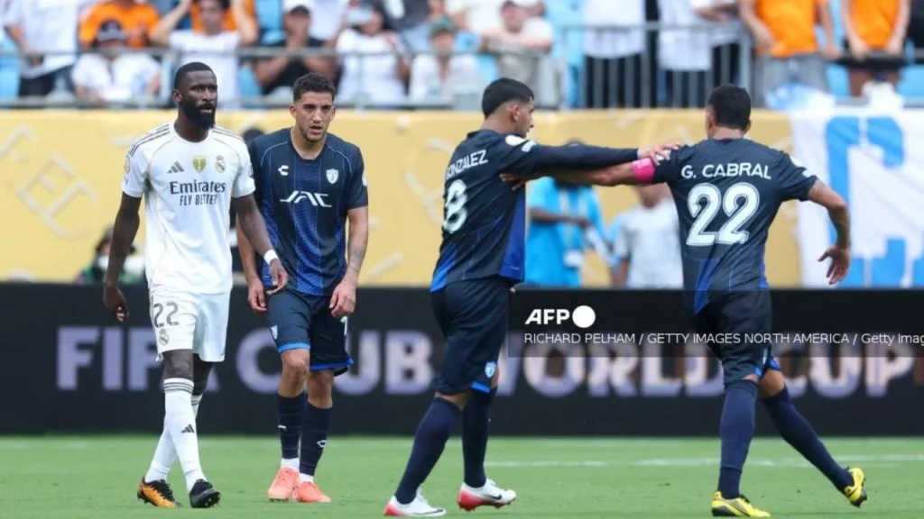 FIFA abre investigación por presunto insulto racial del capitán del Pachuca contra Antonio Rüdiger.