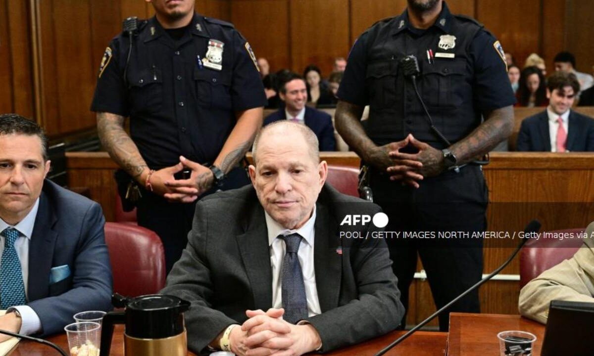 Fiscal cierra alegatos en caso del exproductor de cine Harvey Weinstein.
