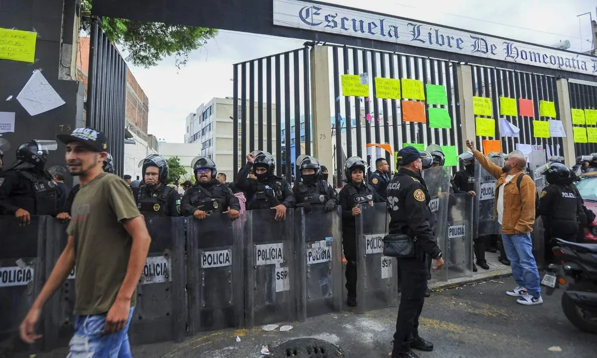 La Fiscalía de la CDMX investiga el origen de los cadáveres hallados en Escuela de Homeopatía, ubicada en Peralvillo.