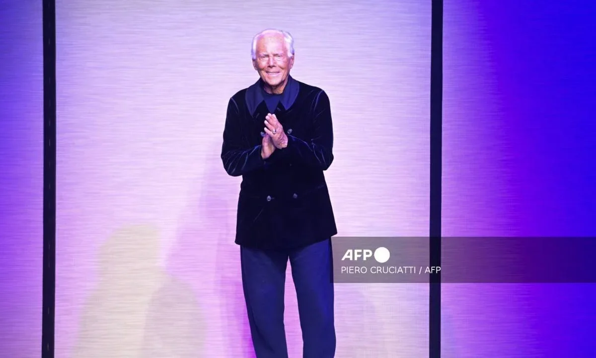 El diseñador italiano, Giorgio Armani, estará ausente de sus dos desfiles en la semana de la moda de Milán.