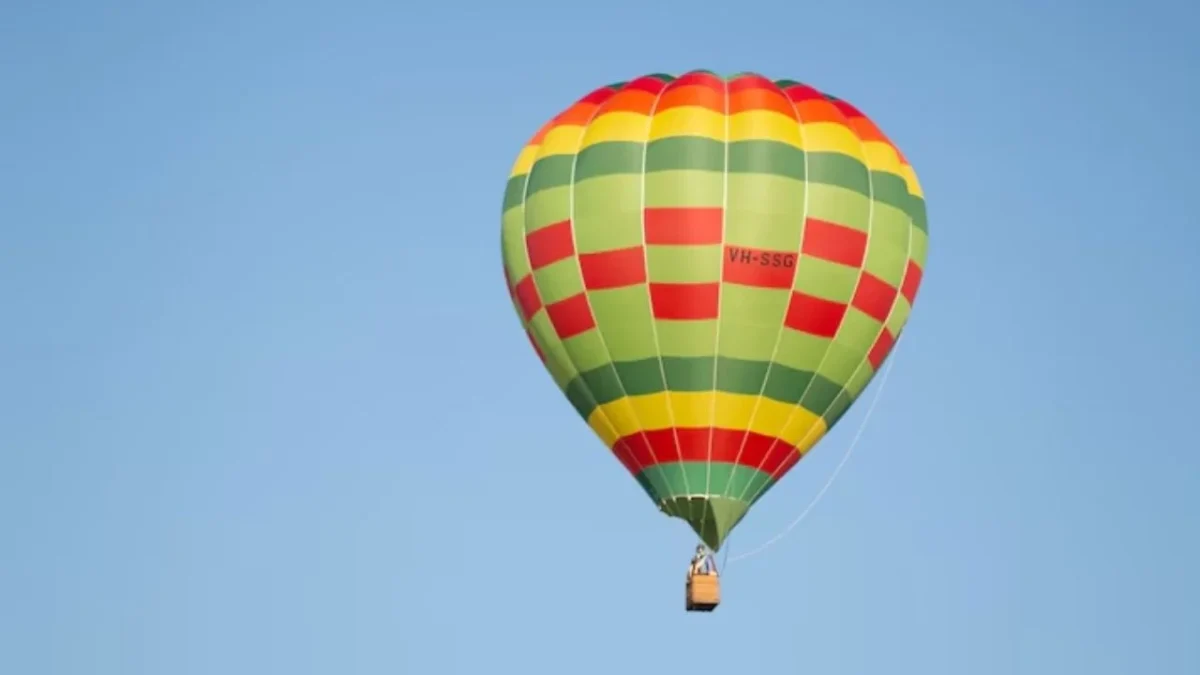 Un globo aerostático con pasajeros aterrizó de emergencia en Acolman, gracias a la pericia del piloto, el incidente no pasó a mayores.