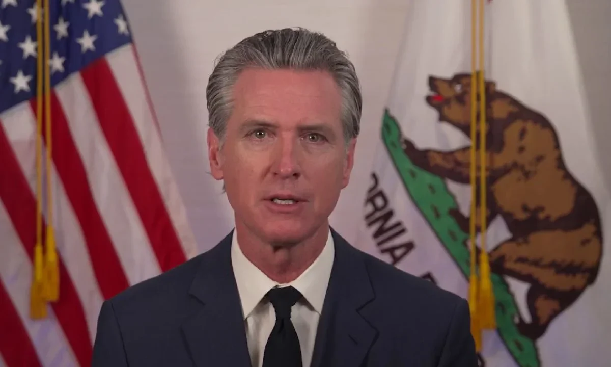 Gavin Newsom, gobernador de California, lanza alerta: “lo que viene después debería asustarnos a todos, dijo.