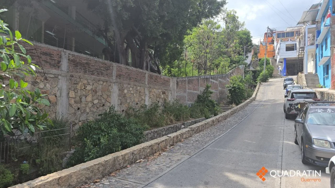 El cuerpo de una joven universitaria de 18 años fue hallado en un canal pluvial en Acapulco, luego de ser reportada como desaparecida.