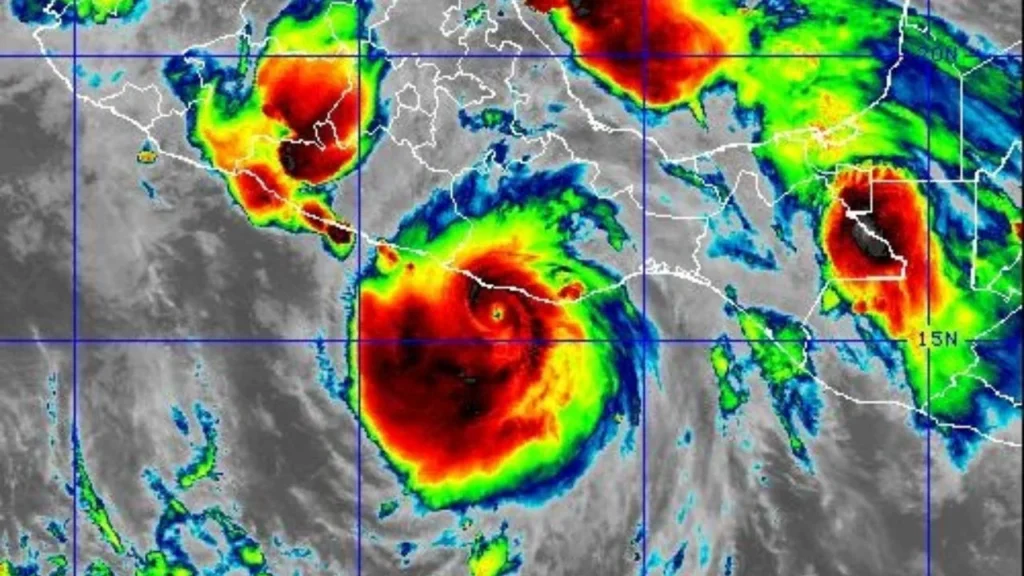 Huracán Erick alcanza la categoría 4 previo a impacto en Guerrero y Oaxaca. Noticias en tiempo real