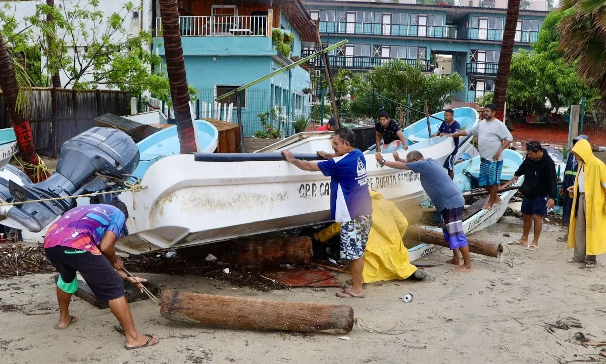 Paso del Huracán Erick deja tres pescadores desaparecidos en Oaxaca