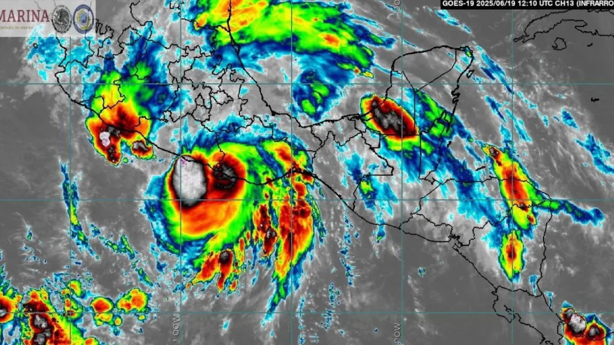 Huracán Erick no ha dejado daños humanos; suspenden vuelos a Huatulco y Puerto Escondido