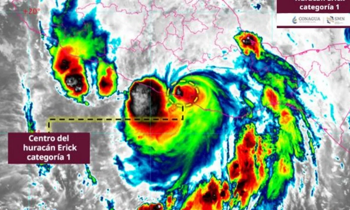 Huracán Erick se degrada a categoría 1 tras tocar tierra