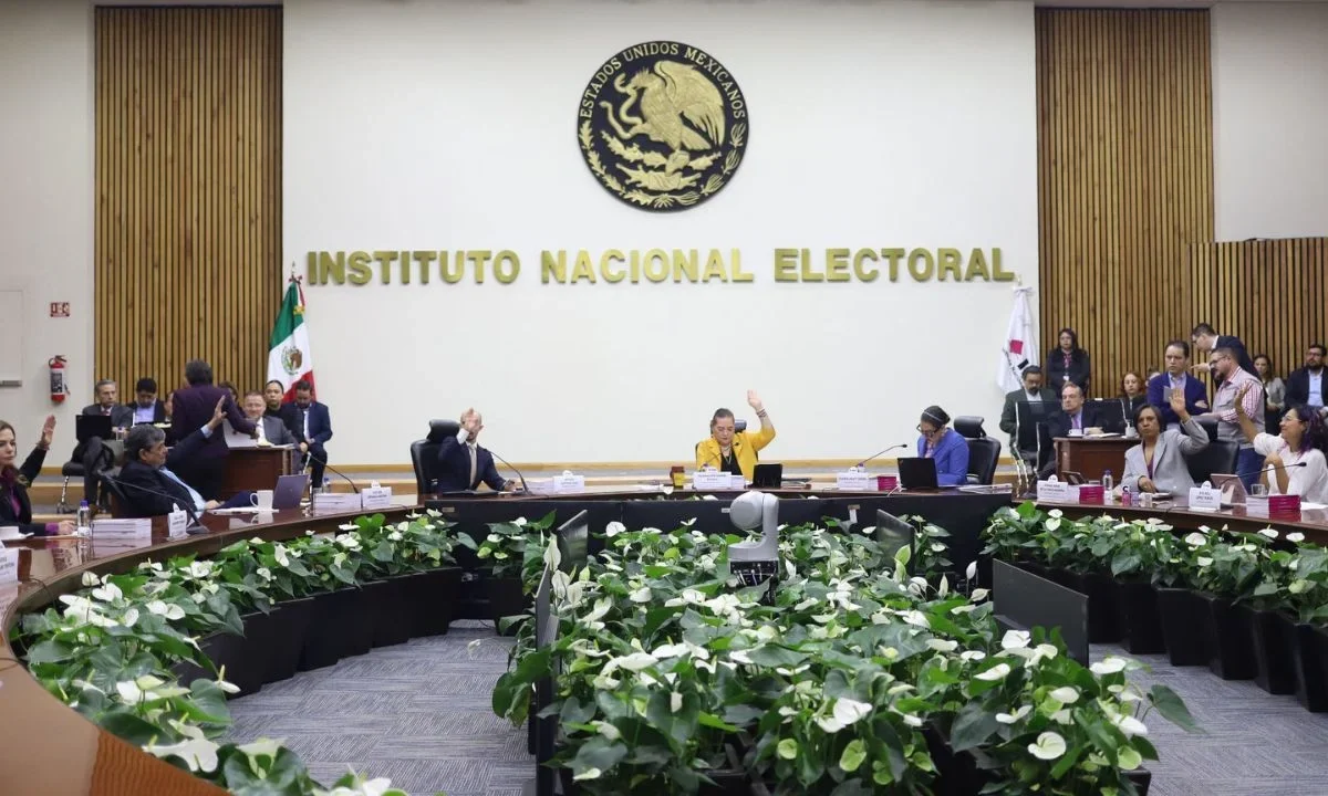 El INE bajó a 24 ganadores de magistraturas por incumplir requisitos académicos.