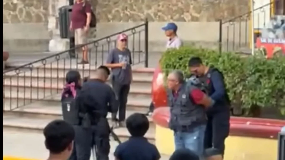 El colaborador de una televisora de Guadalajara fue detenido cuando cubría  un operativo federal en el Museo Nacional del Tequila.