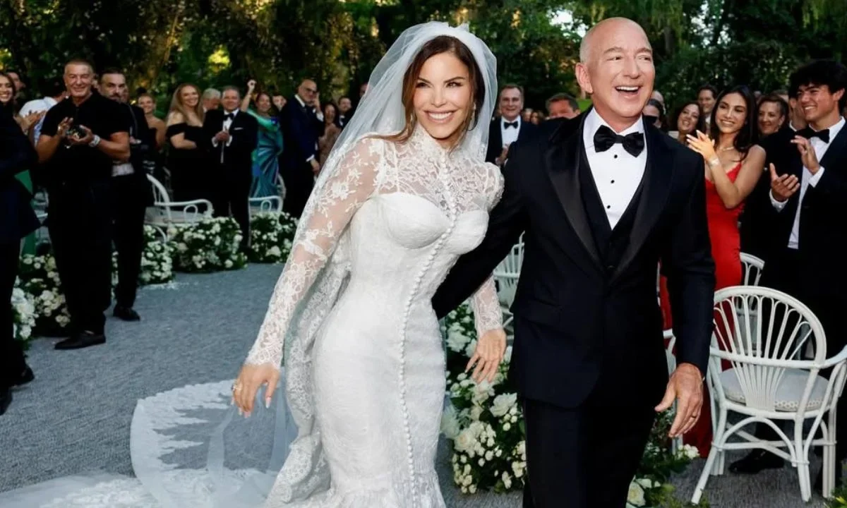 El magnate de Amazon, Jeff Bezos, se casó con su novia Lauren Sanchez en una lujosa boda en Venecia, acompañados de cientos de famosos.