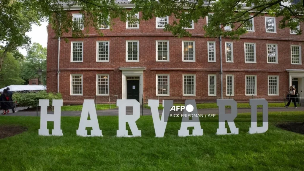 La Casa Blanca pretendía prohibir la entrada al país a la mayoría de los nuevos alumnos internacionales de Harvard.