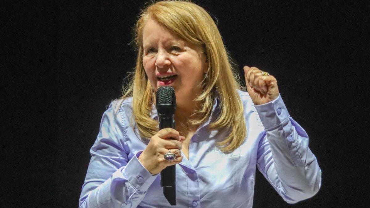 Loretta Ortiz reconoció que tiene un doble compromiso y aseguró que la certeza jurídica está garantizada.
