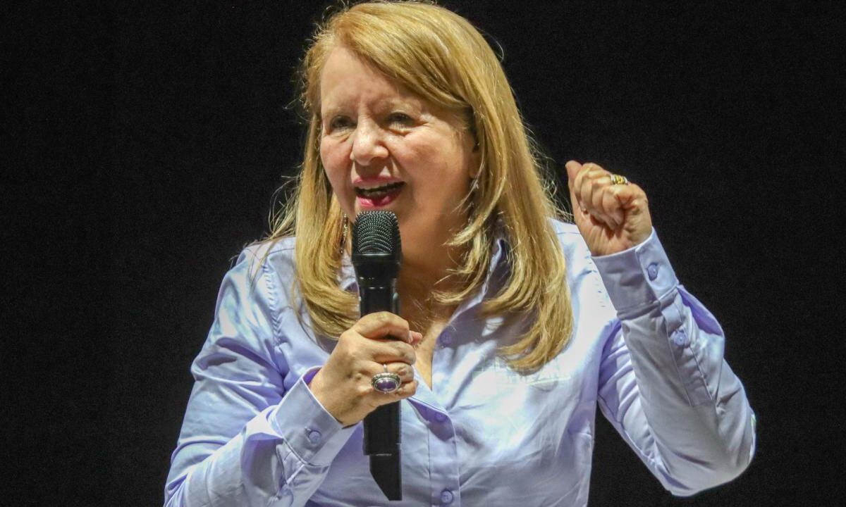 Loretta Ortiz reconoció que tiene un doble compromiso y aseguró que la certeza jurídica está garantizada.
