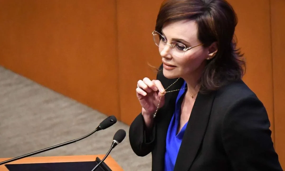 Causa polémica Lilly Téllez frente a comunidad LGBT+