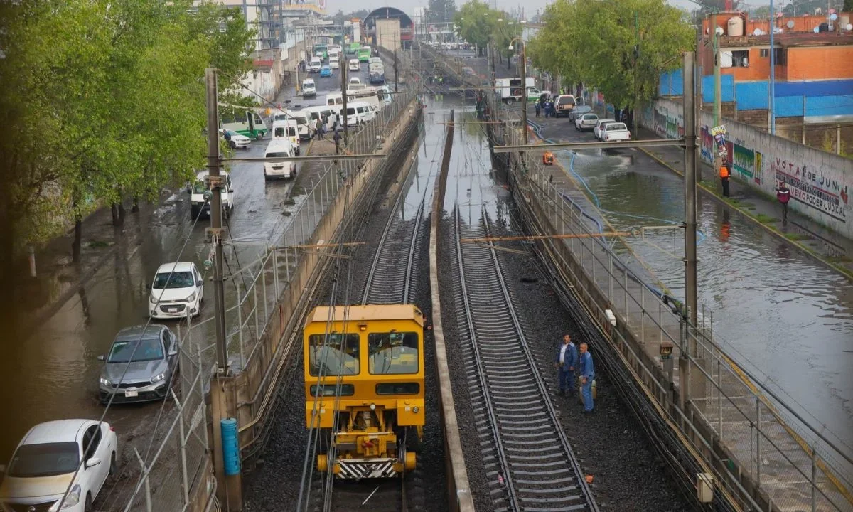 La Secretaría de Gestión Integral de Riesgos y Protección Civil alertó a la población sobre el pronóstico de lluvias fuertes en la capital.
