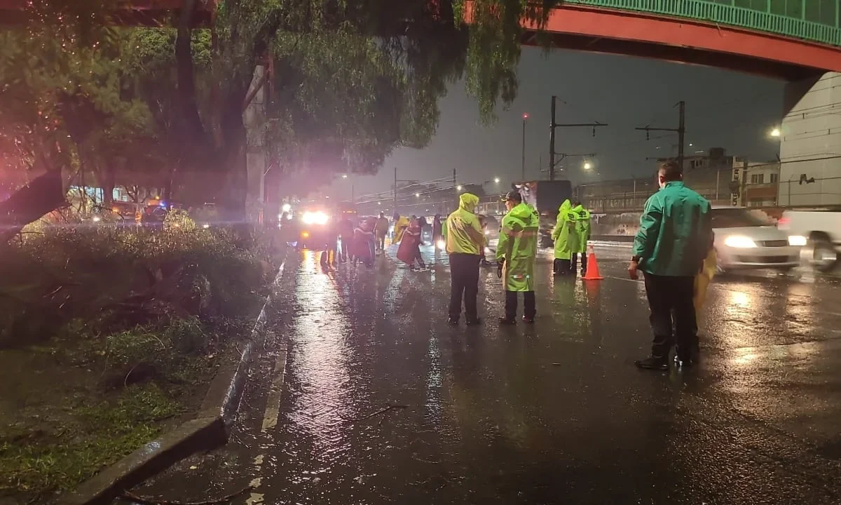 Autoridades reportan 35 encharcamiento y controlan desbordamiento de presa en Álvaro Obregón.