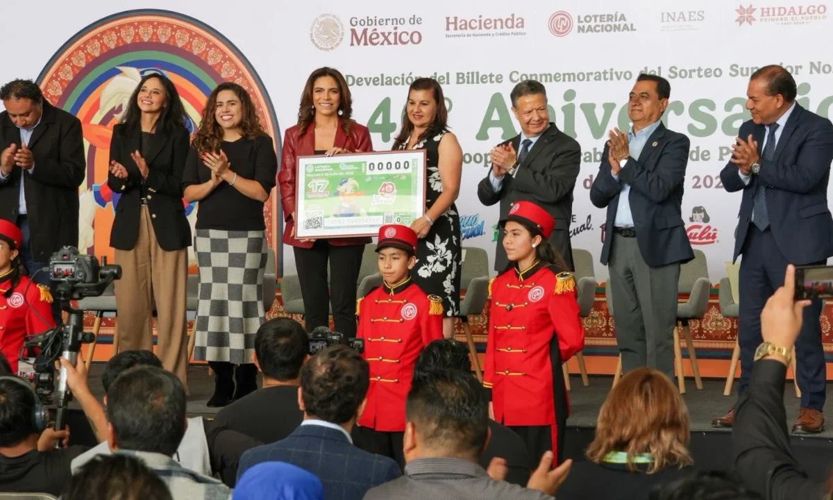 Presentaron el cachito con el que conmemoran a la empresa mexicana.