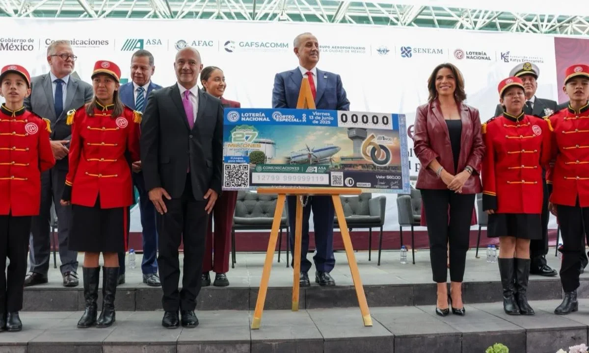 La Lotería Nacional y SICT develaron un billete de sorteo especial por el 60 aniversario de ASA.