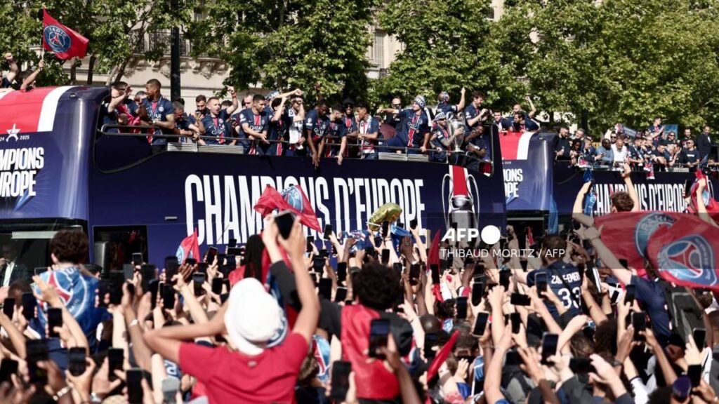 Se registraron actos de violencia en los festejos del campeonato de Champions League del PSG en París.