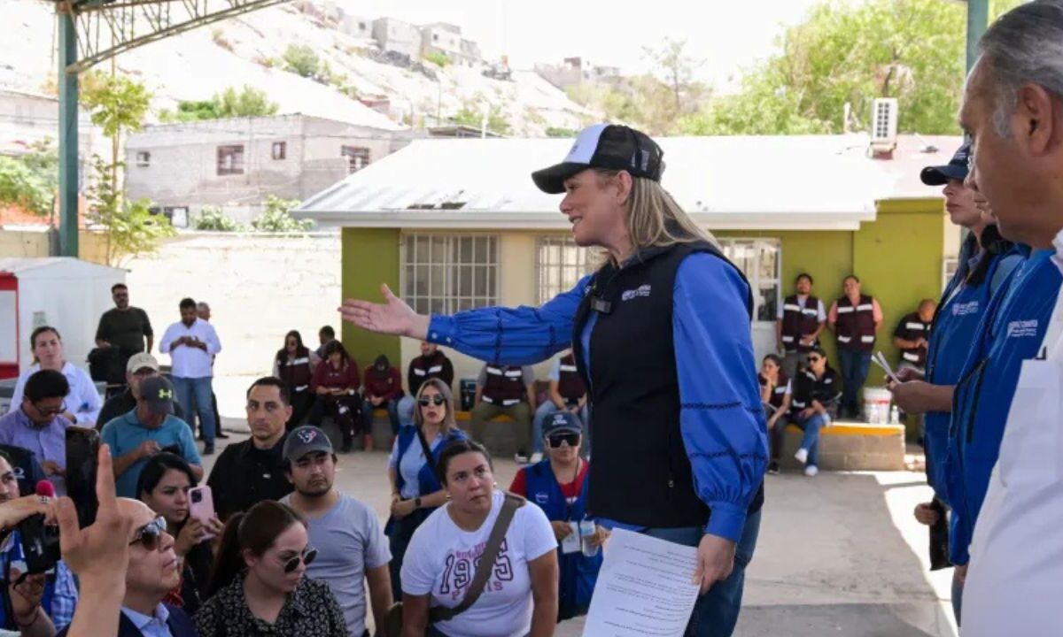 Maru Campos entrega apoyos a juarenses damnificados por lluvias