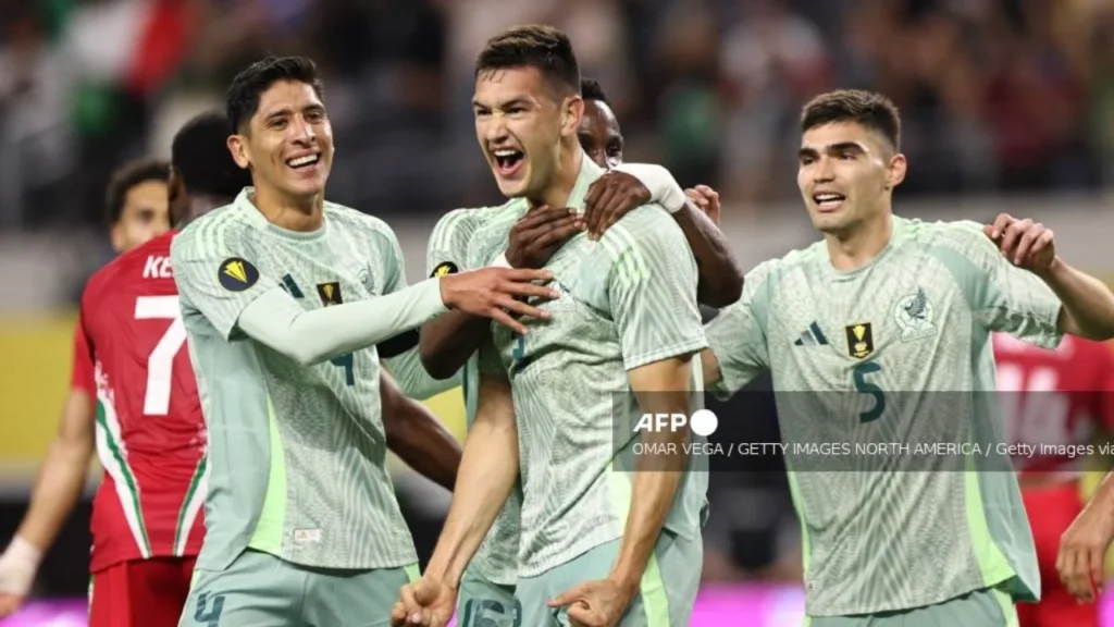México derrotó a Surinam en la Copa Oro con dos goles de César Montes.