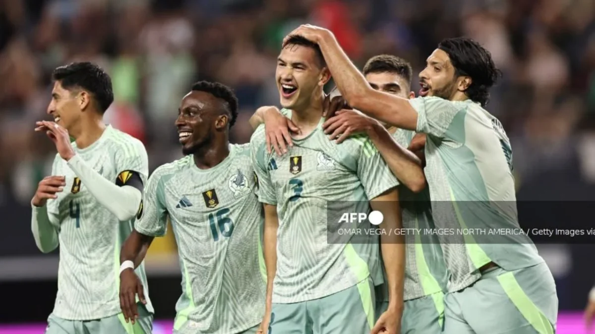 México derrotó a Surinam en la Copa Oro con dos goles de César Montes.