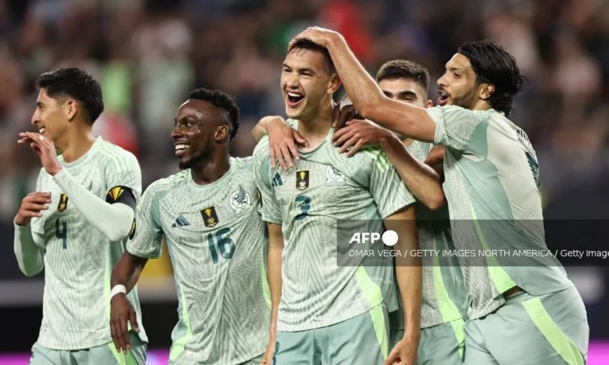 México derrotó a Surinam en la Copa Oro con dos goles de César Montes.