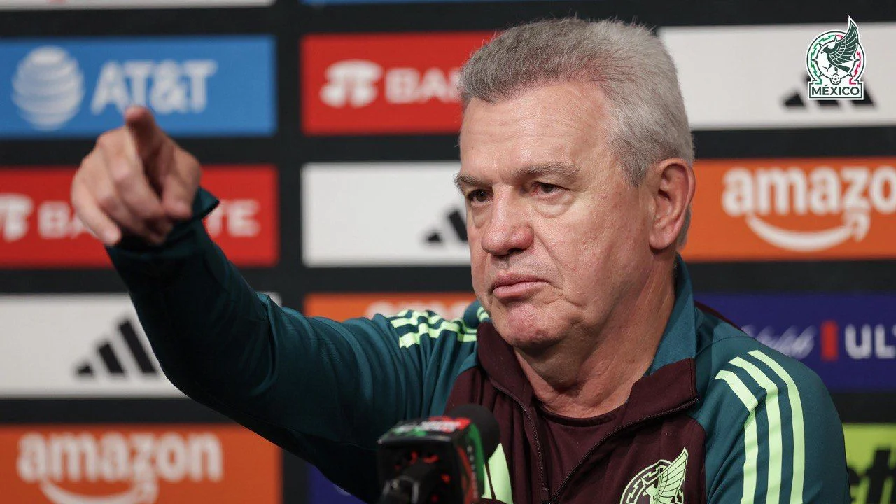 Javier Aguirre en conferencia de prensa