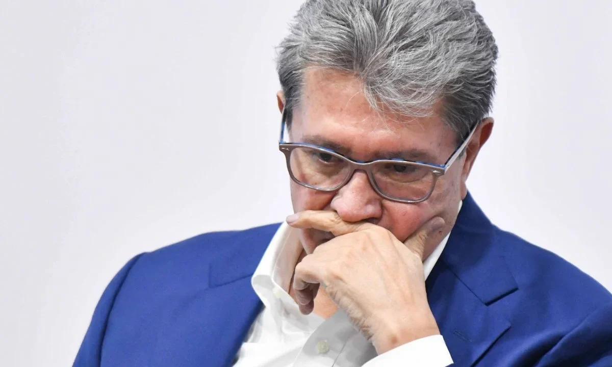 Ricardo Monreal pidió mesura a morenistas en comentarios contra las redadas en Estados Unidos.