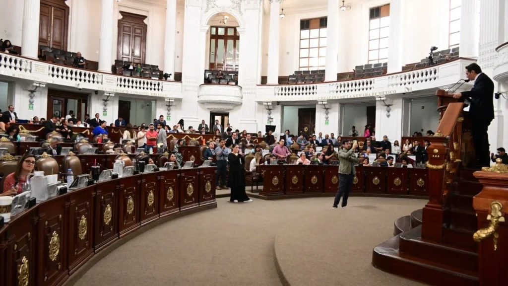 Morena CDMX condena redadas antimigrantes en EU, pide no caer en provocaciones. Noticias en tiempo real