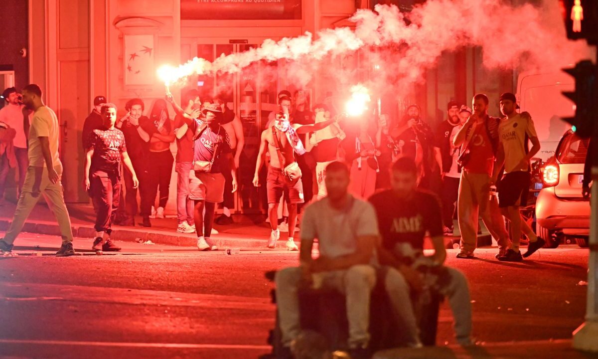 Dos personas murieron en Francia durante las celebraciones por la victoria del PSG en la Liga de Campeones de fútbol y 559 fueron arrestadas, indicó el domingo el Ministerio del Interior.