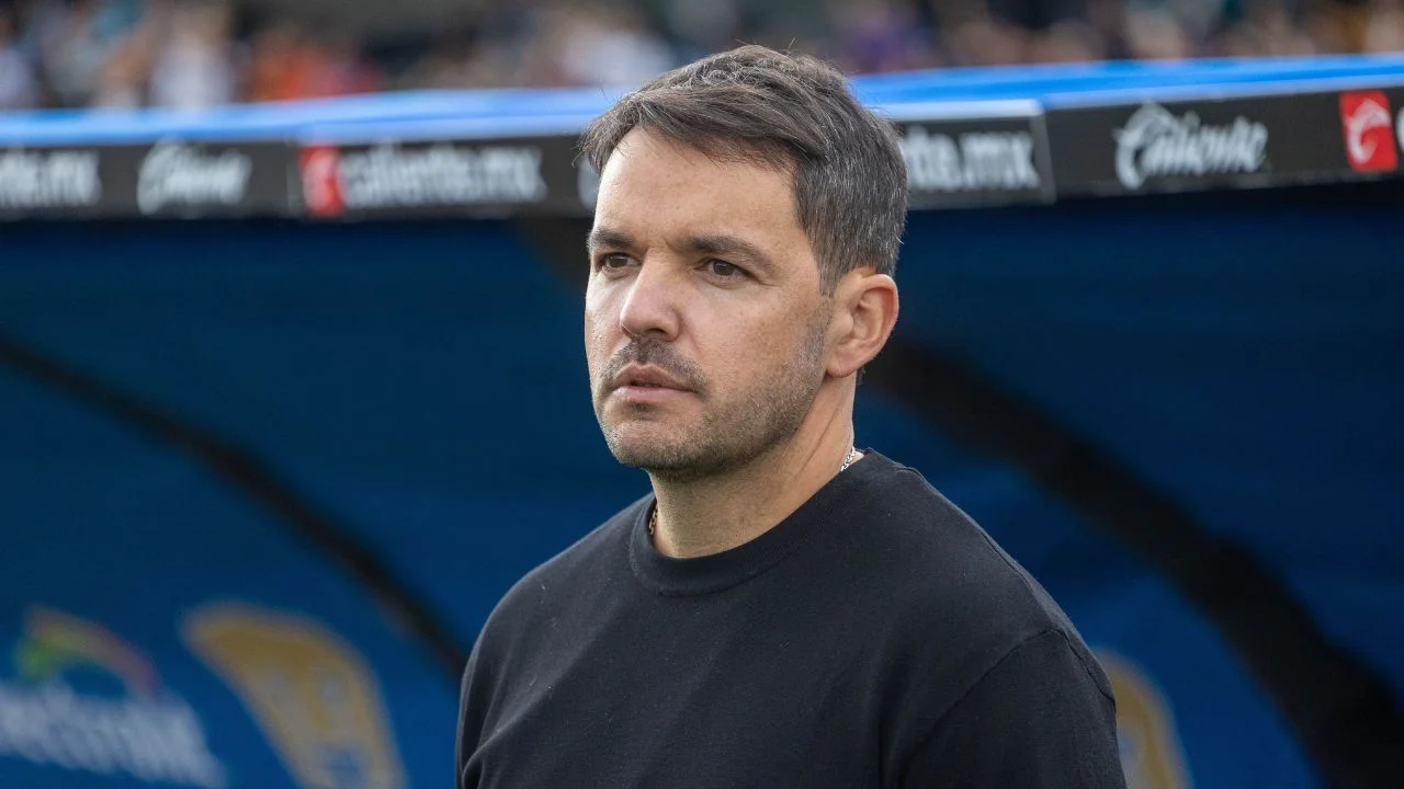 Larcamón con Necaxa