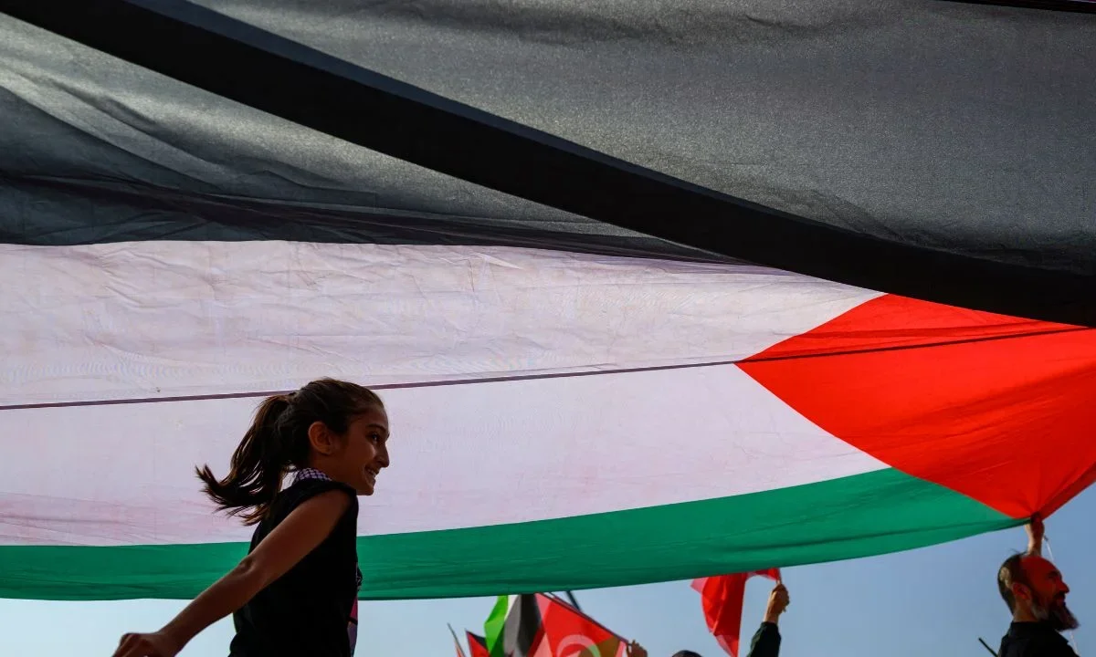 El primer ministro israelí, Benjamin Netanyahu, declaró el domingo que ordenó a los negociadores "avanzar" en las conversaciones sobre la liberación de los rehenes retenidos en Gaza, tras detectar una oportunidad.