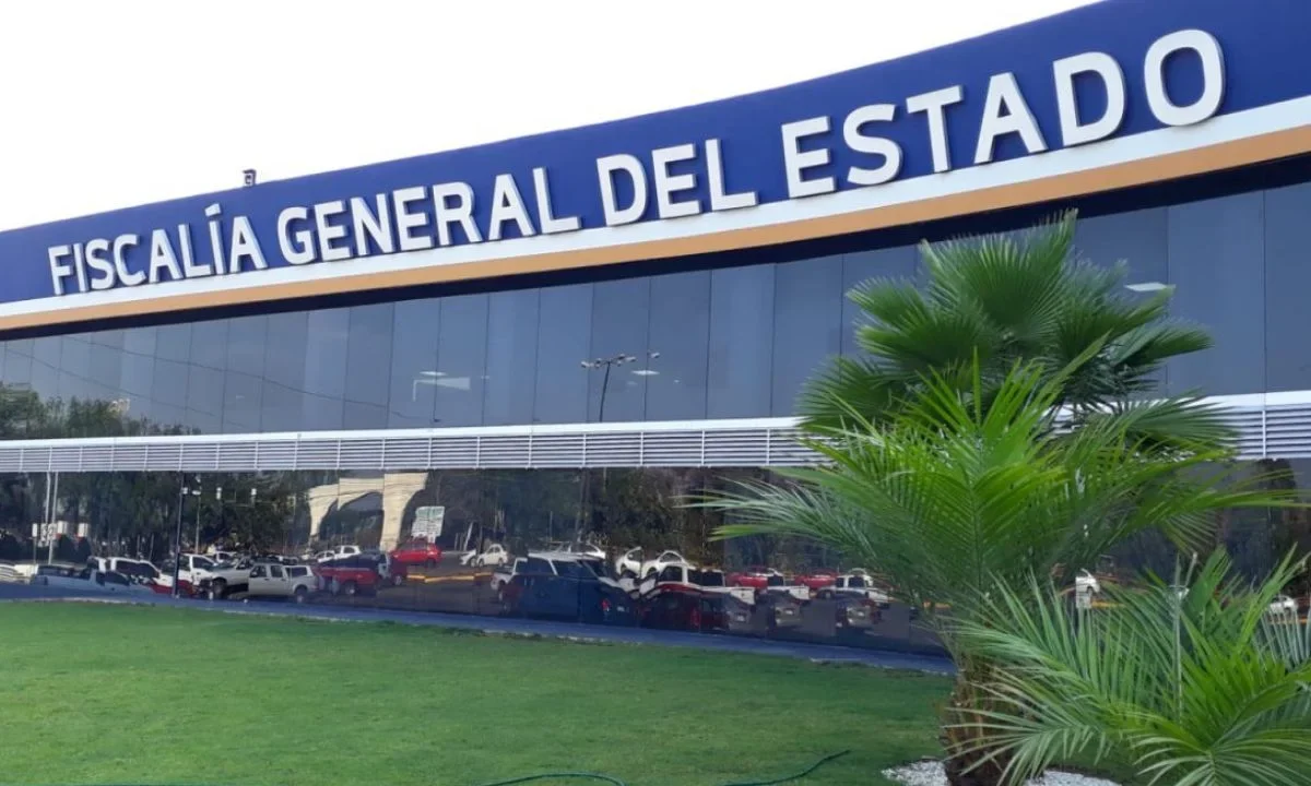 La Fiscalía General de Michoacán (FGE) obtuvo de un juez orden de aprehensión en contra de Ana Christian N, madre de los dos menores asesinados en una habitación del hotel Campestre Torreblanca, informó el fiscal General, Adrián López Solís.