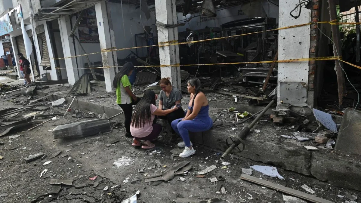 Imágenes de vehículos y edificios dañados reflejan el terror vivido en Cali, donde explosivos sembraron caos.