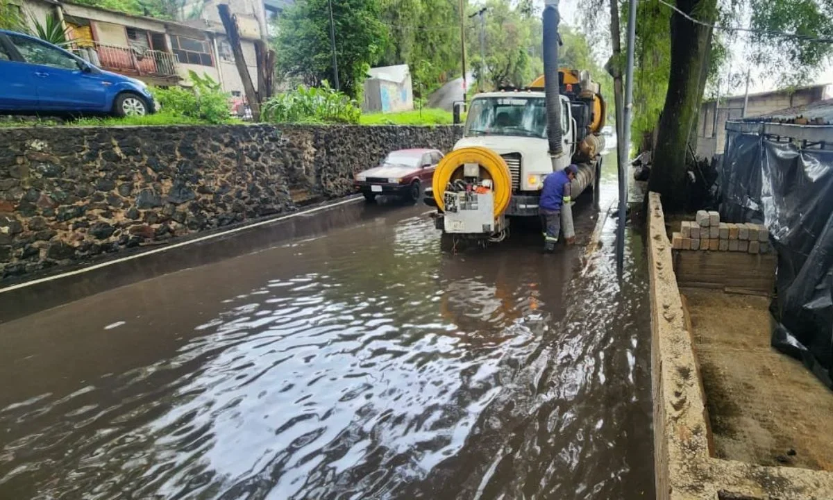 Gobierno de la CDMX atendió 38 encharcamientos en la capital a través del Operativo Tlaloque.