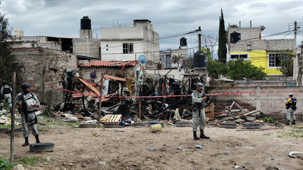 Una persona fallecida y tres lesionadas, es el saldo de una nueva explosión registrada en un taller pirotécnico en Santa Isabel, Tultepec.
