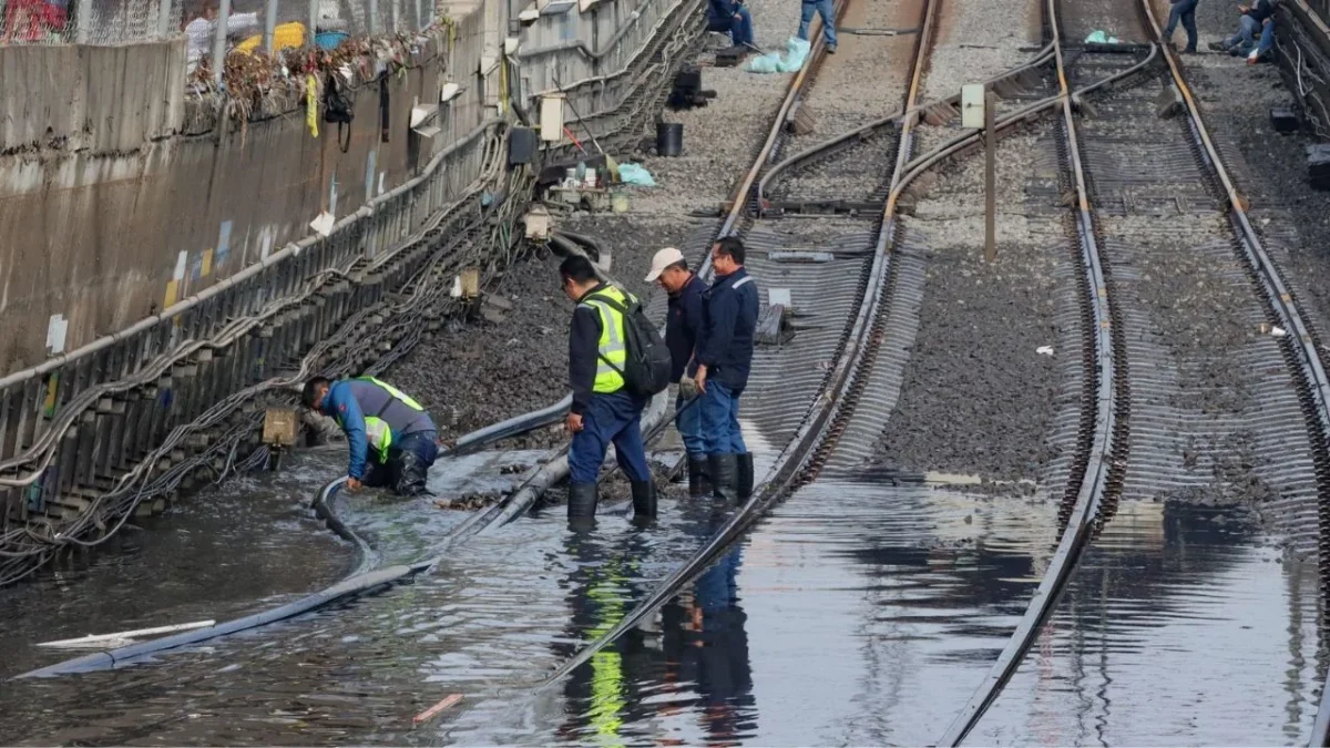 Vías de la Línea A del Metro, afectadas por fuertes lluvias.