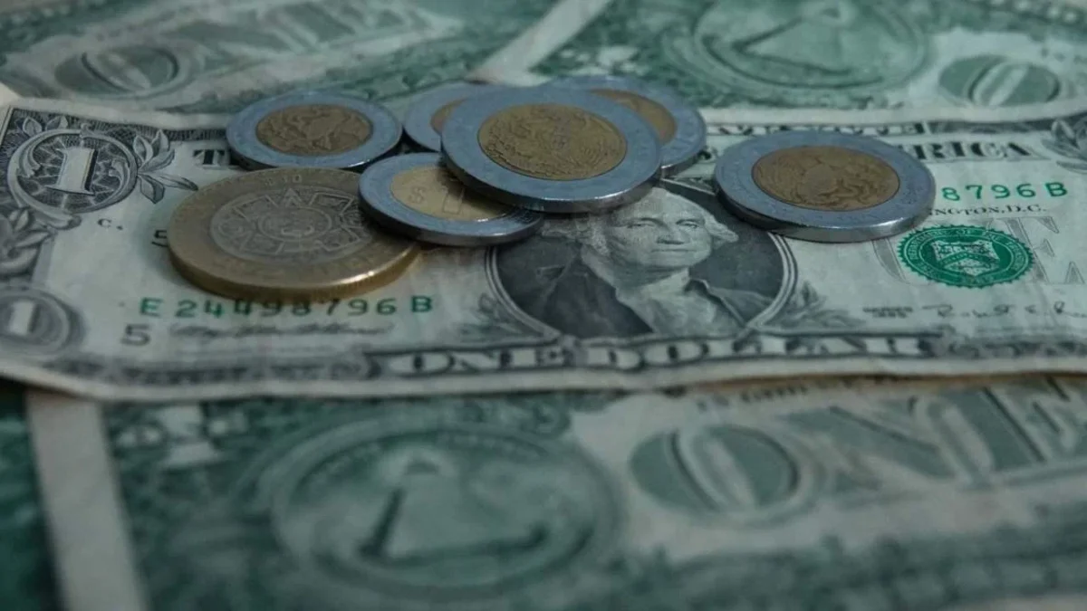 El peso mexicano cerró este miércoles en $19.02 por dólar.