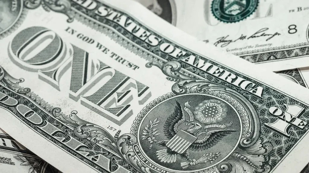 Peso vuelve a los 19.02 por dólar, tras conflicto entre Irán e Israel. Noticias en tiempo real