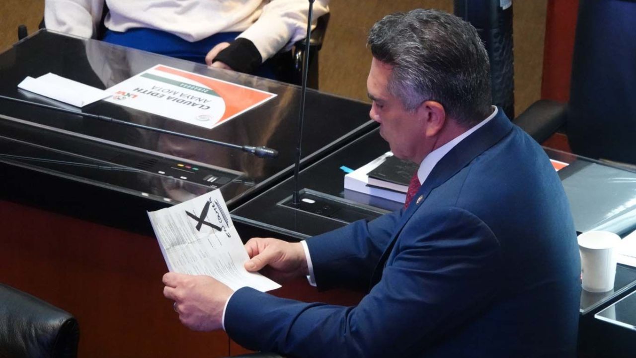 Alejandro Moreno en el Senado