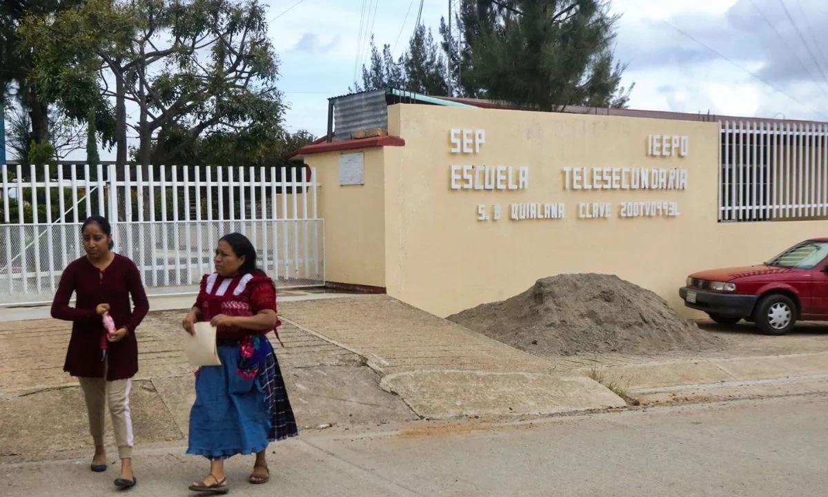 El municipio de San Pedro Pochutla suspendió clases por fuertes lluvias; Protección Civil Estatal asegura que no recomendó dicha directiva.