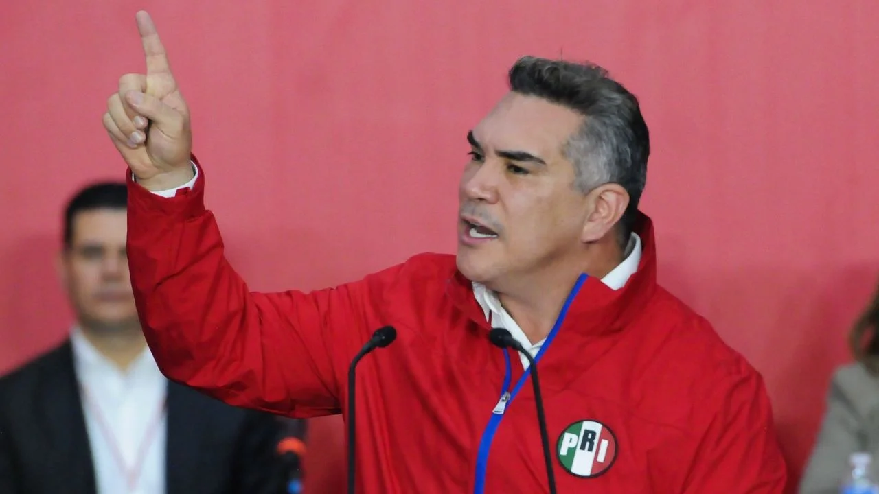 Alejandro Moreno, presidente del PRI, criticó el actuar de Claudia Sheinbaum tras las acusaciones de Kristi Noem por movilizaciones en EU.