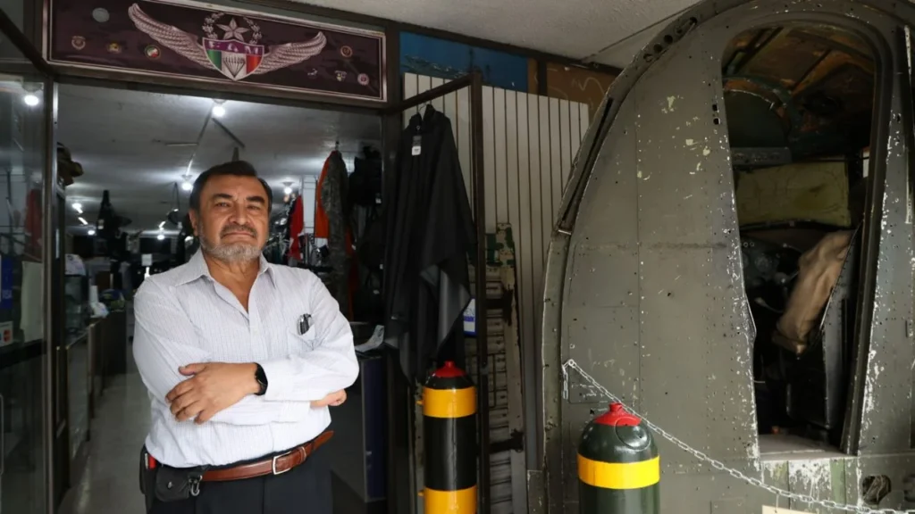 Promueve conciencia a través de objetos y recuerdos militares