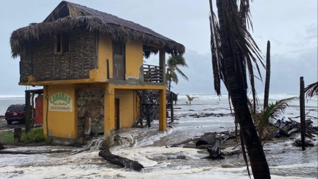 Fuertes lluvias en Colima