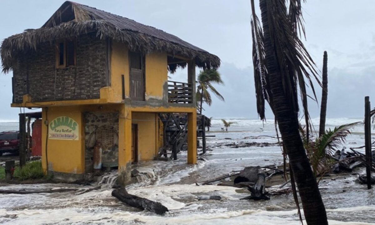 Fuertes lluvias en Colima