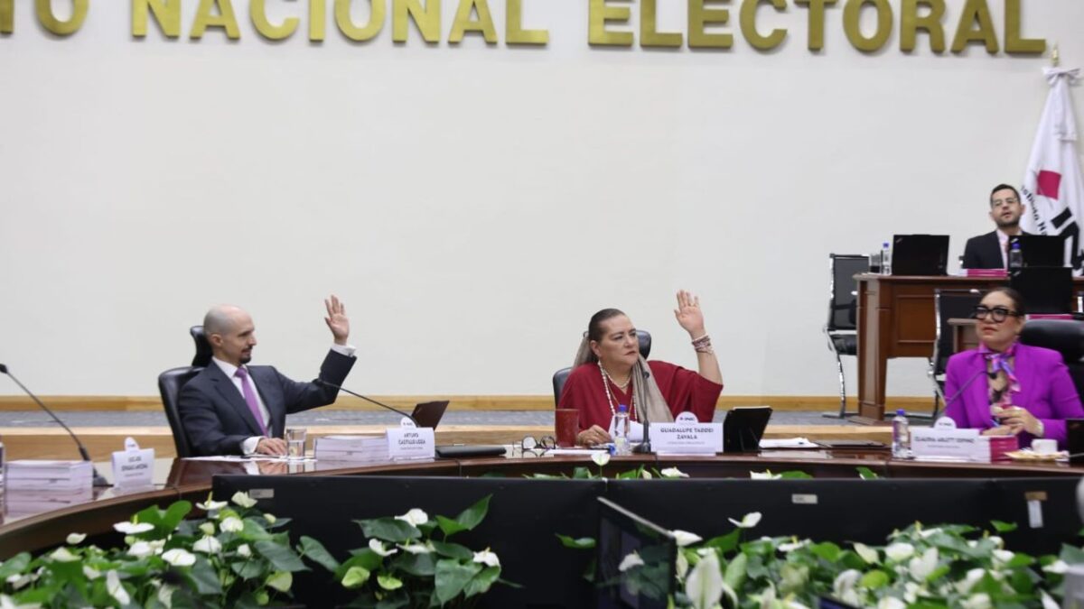El consejero Arturo Castillo propone al INE no declarar la validez de la elección judicial por graves irregularidades, como la distribución de acordeones.