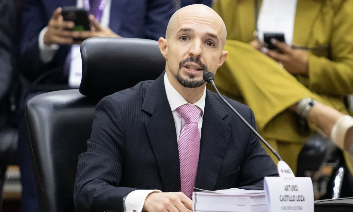 El consejero Arturo Castillo propone al INE no declarar la validez de la elección judicial por graves irregularidades, como la distribución de acordeones.