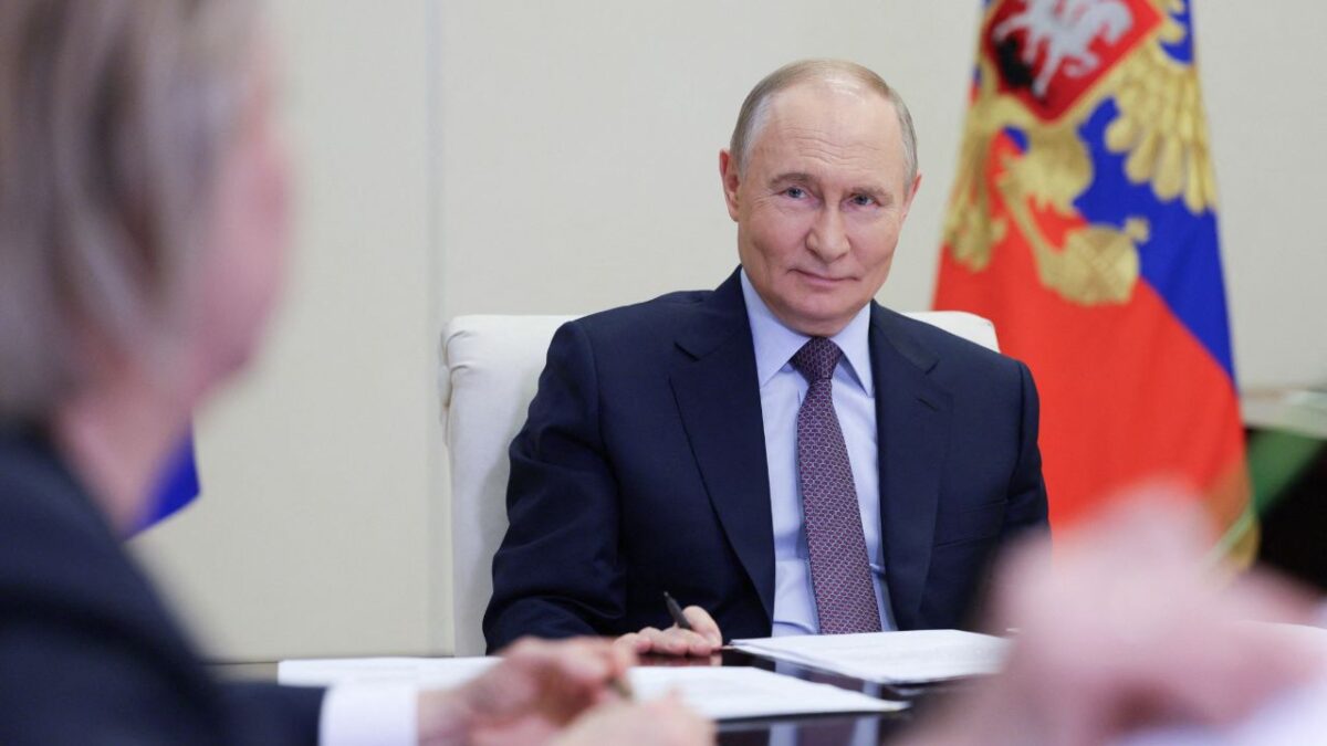 El ofrecimiento de Putin se da en un contexto de acercamiento entre Moscú y Teherán. Desde el inicio del conflicto ruso-ucraniano en 2022, ambos países han estrechado su relación.