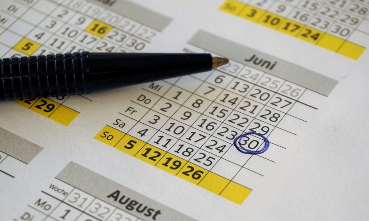 ¿Qué días festivos tiene junio 2025?